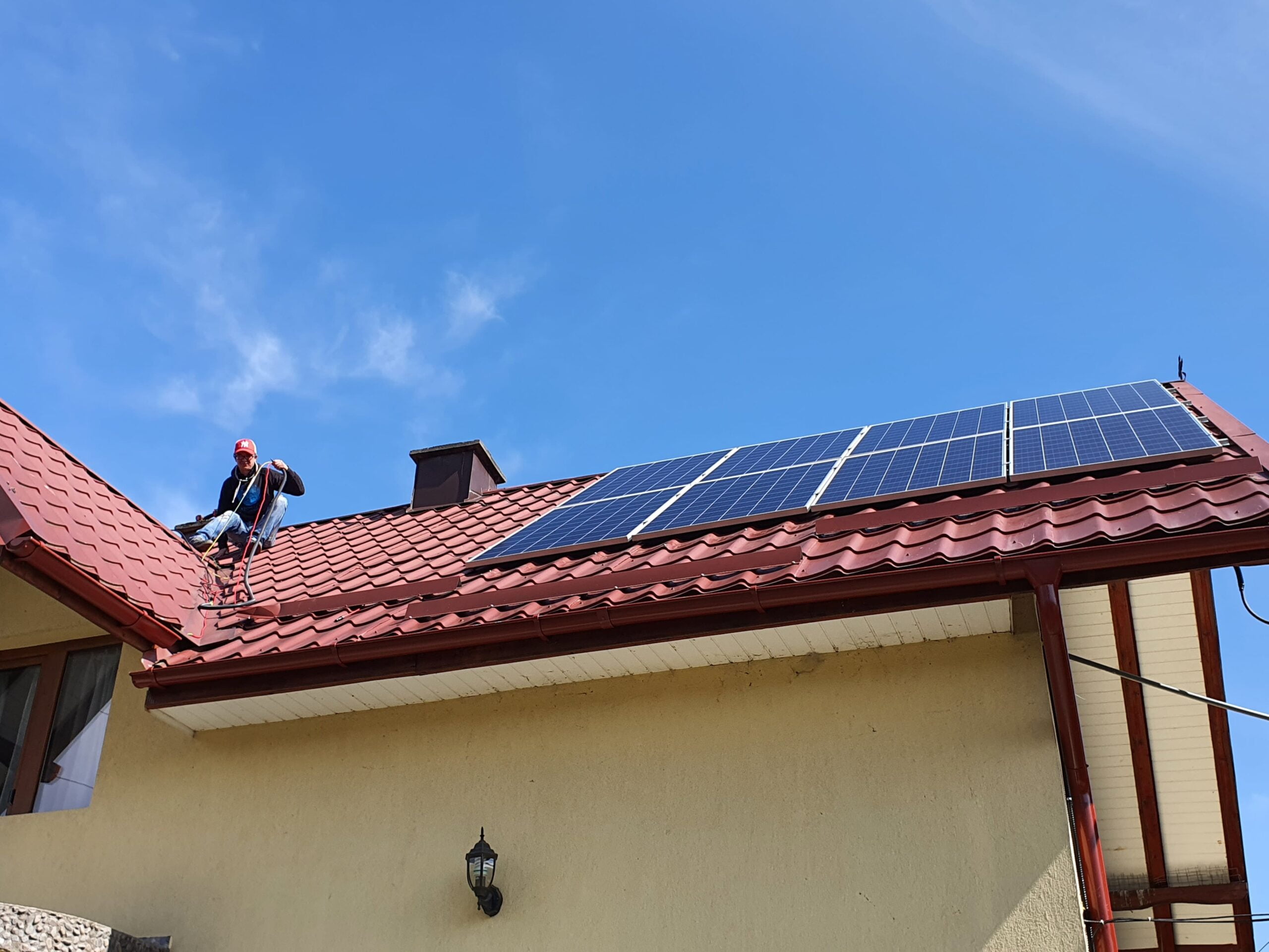 Montare sisteme fotovoltaice On Grid, Off Grid și Hibrid