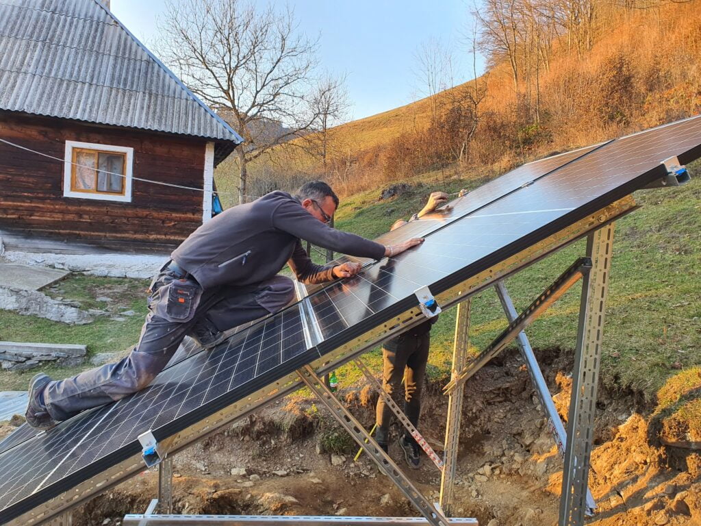 Montare sisteme fotovoltaice On Grid, Off Grid și Hibrid